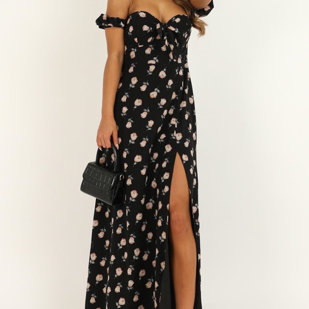 NWOT Showpo Too Busy Being in Love Dress in Black Floral Size 4